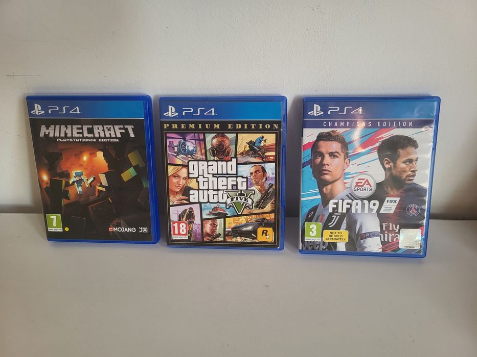 PS4 Slim 1TB cu 2 controlere si 3 jocuri