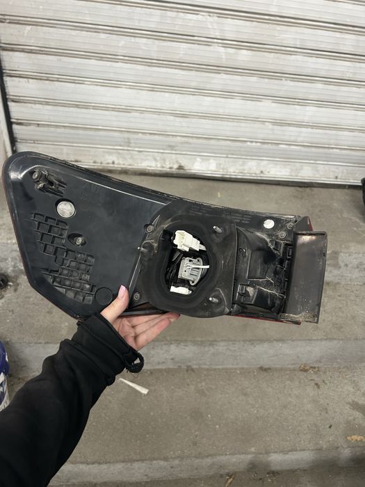 Десен стоп Тойота Авенсис 2015/2019