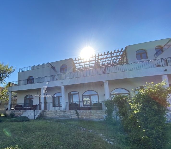 Inchriez Vila in 2 Mai langa plaja