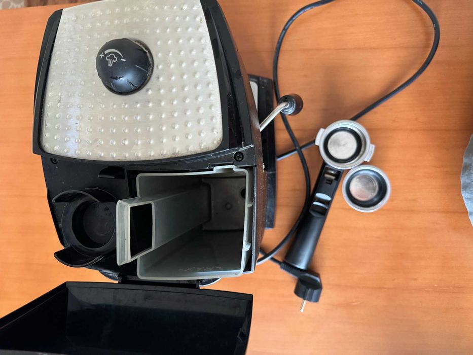 Кафемашина за еспресо DeLonghi EC155 1100W