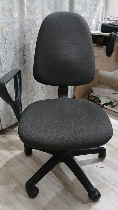 Стул офисный продам