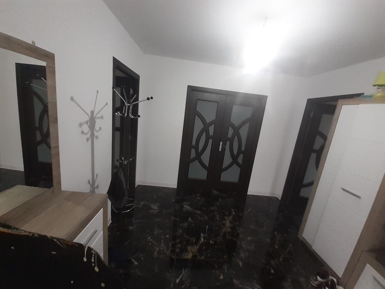 Vand  schimb Casa moderna  15 ari ap 2 cameri  plus diferența