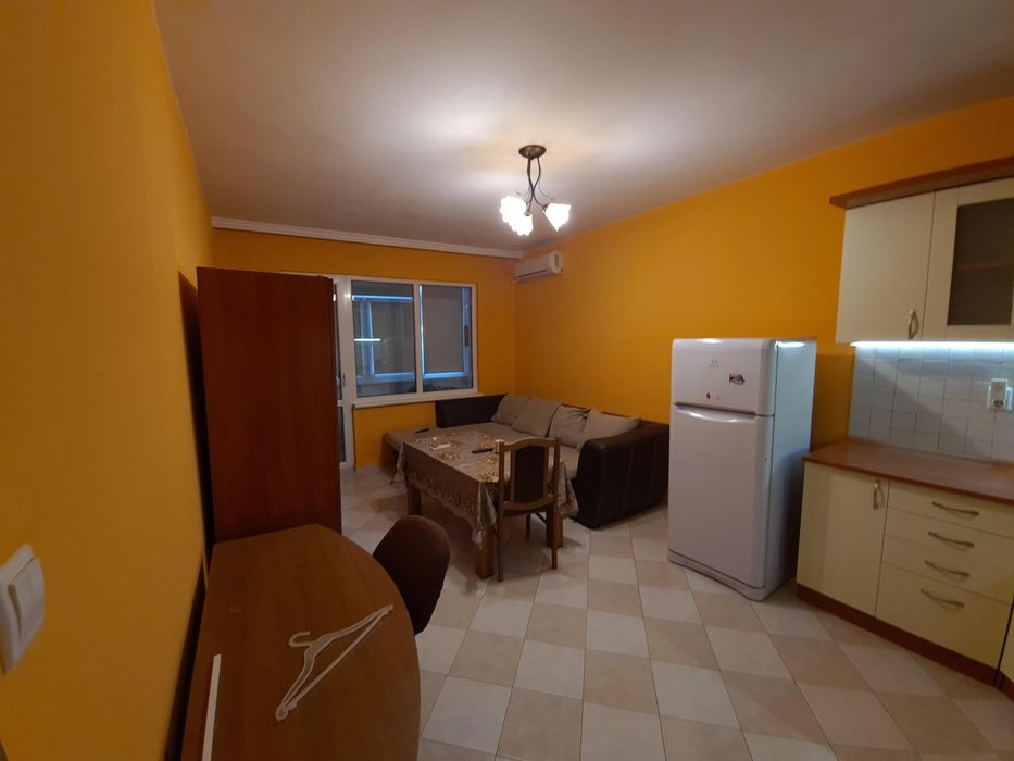 Дава се под наем Двустаен апартамент в Пловдив, Тракия - 50 кв.м за 350 € - Снимка #1