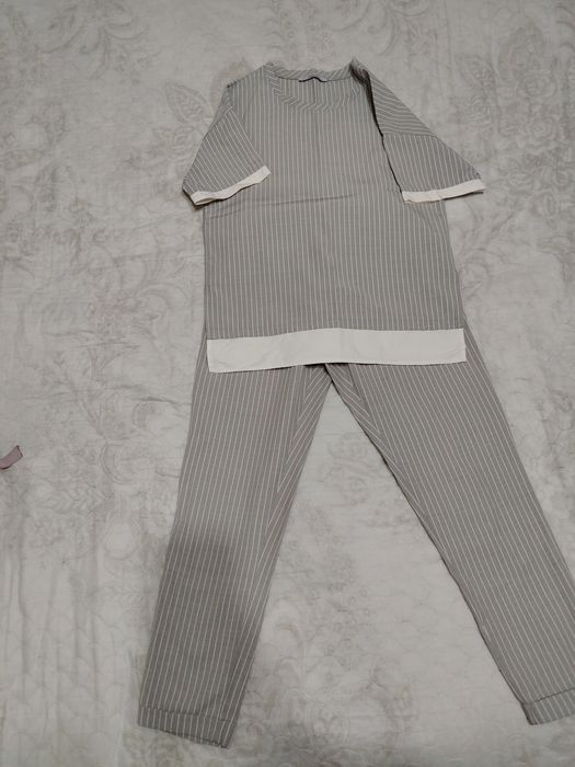 Продаю женский костюм на худенькую