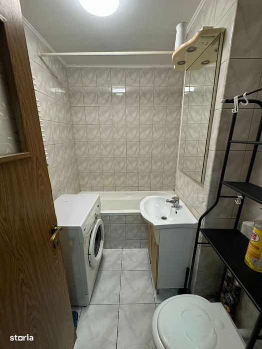 titan apropiere parc metrou canapea extensibila zona verde