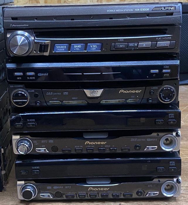 DVD player auto ecran retractabil