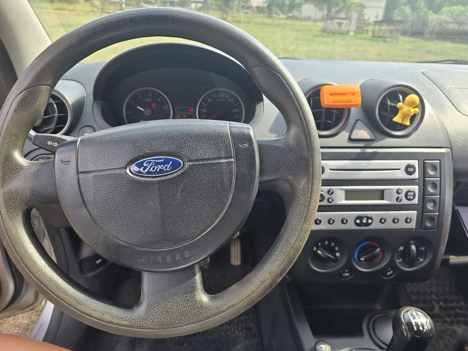 Vând Ford Fiesta 1.4