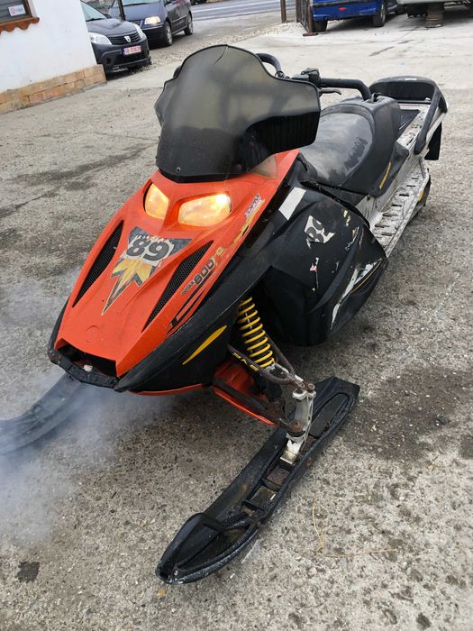 SNOWMOBIL Bombardier Summit 800