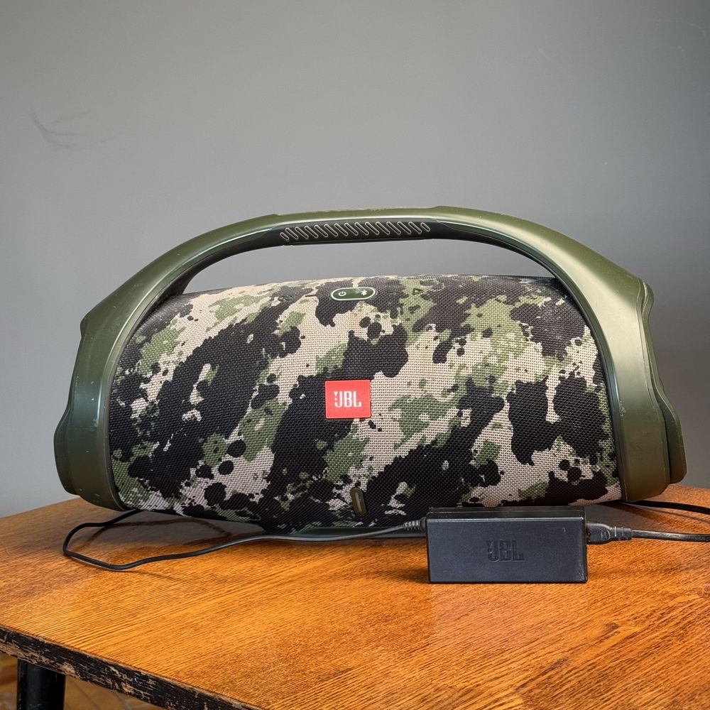 Jbl boombox 2 в отличном состоянии.