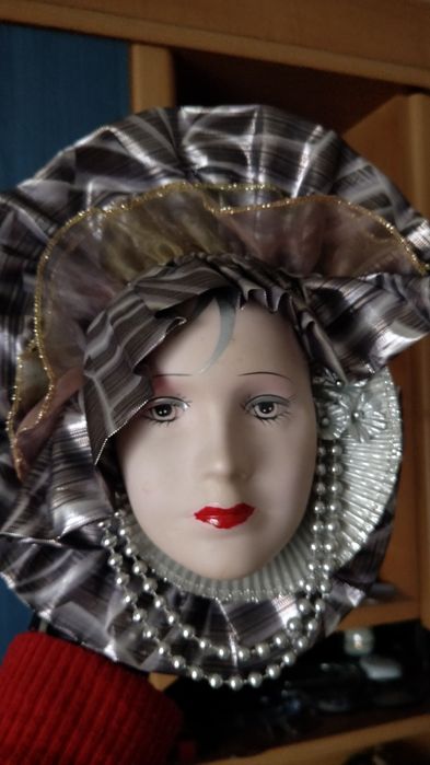 Mască din porțelan Venețiană.