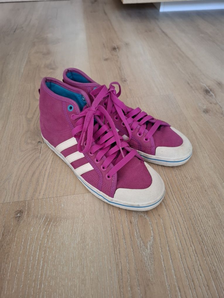 Цветни кицове Adidas