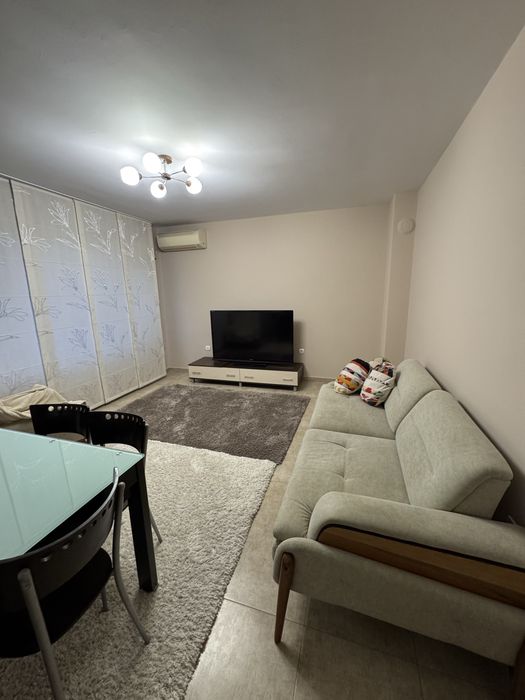 Тристаен апартамент под наем.