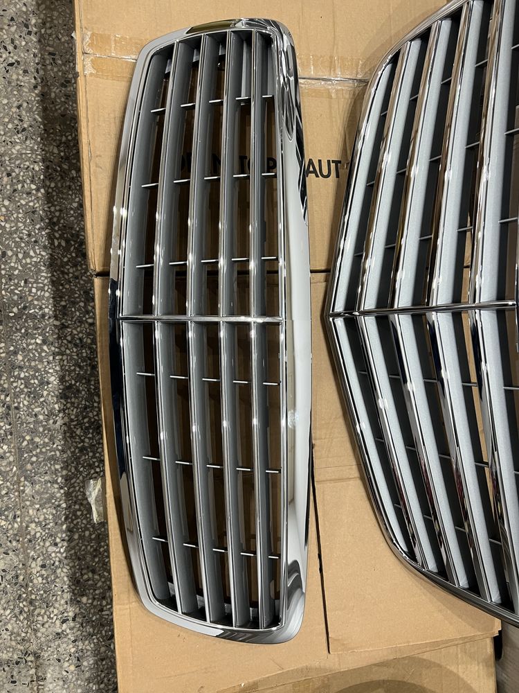 Mercedes E Class W211 Facelift Предна Решетка маска нова оригинална