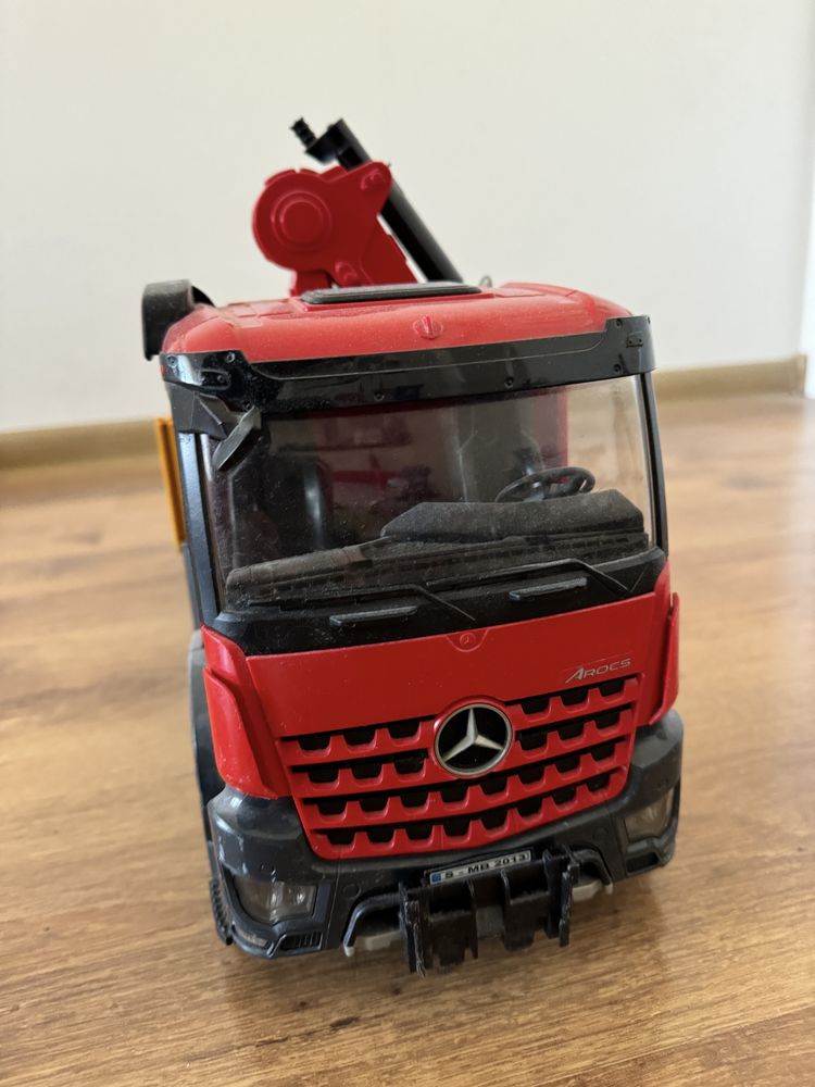 Bruder Mercedes камион с кран