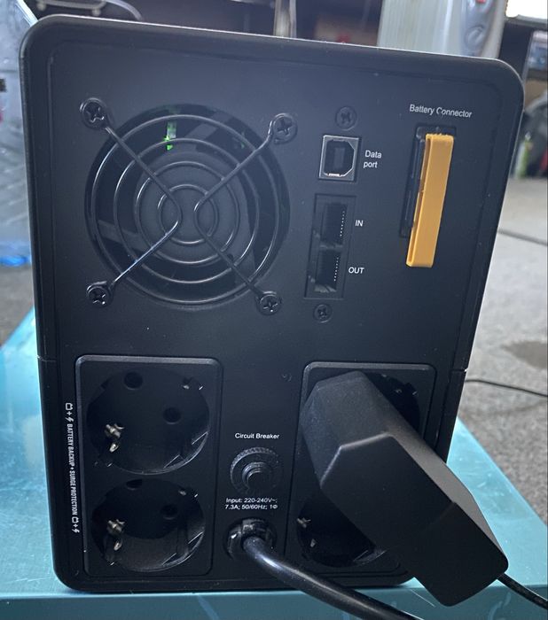 UPS APC BX1600MI-GR, 1600VA, 230V, AVR, 4 prize Schuko, baterii noi