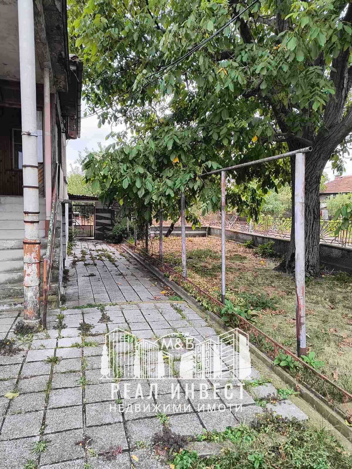 Продавам къща в с. Върбица