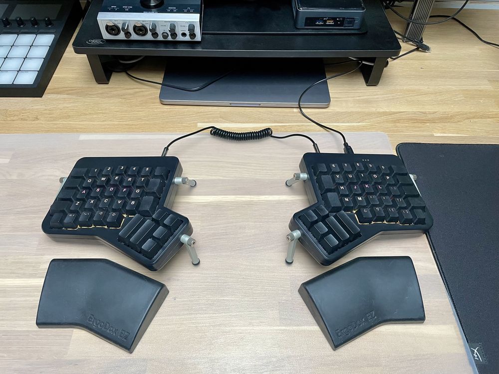 Tastatura mecanica ergonomica ErgoDox EZ Glow + Accesorii