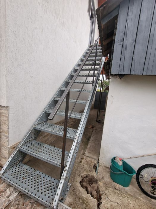 Scari metalice galvanizate