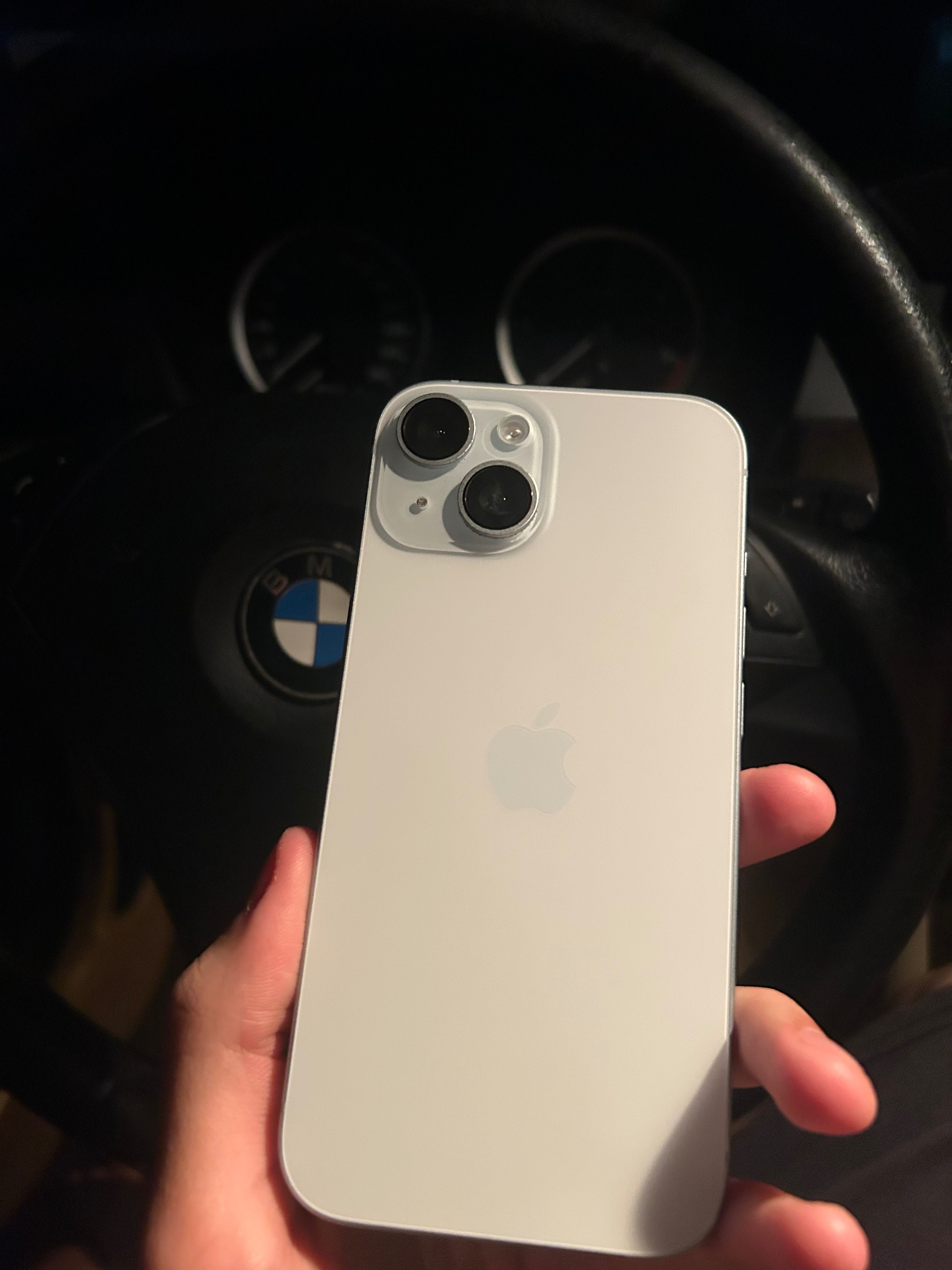 Продавам iphone 15 blue 128