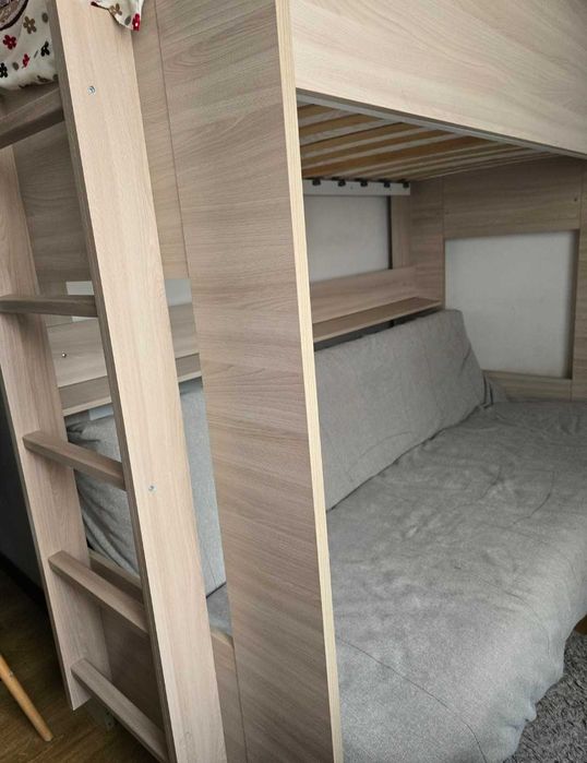 Двухярусная кровать на 3 человека