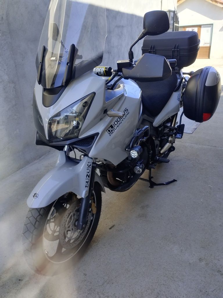 Sucking V-strom.