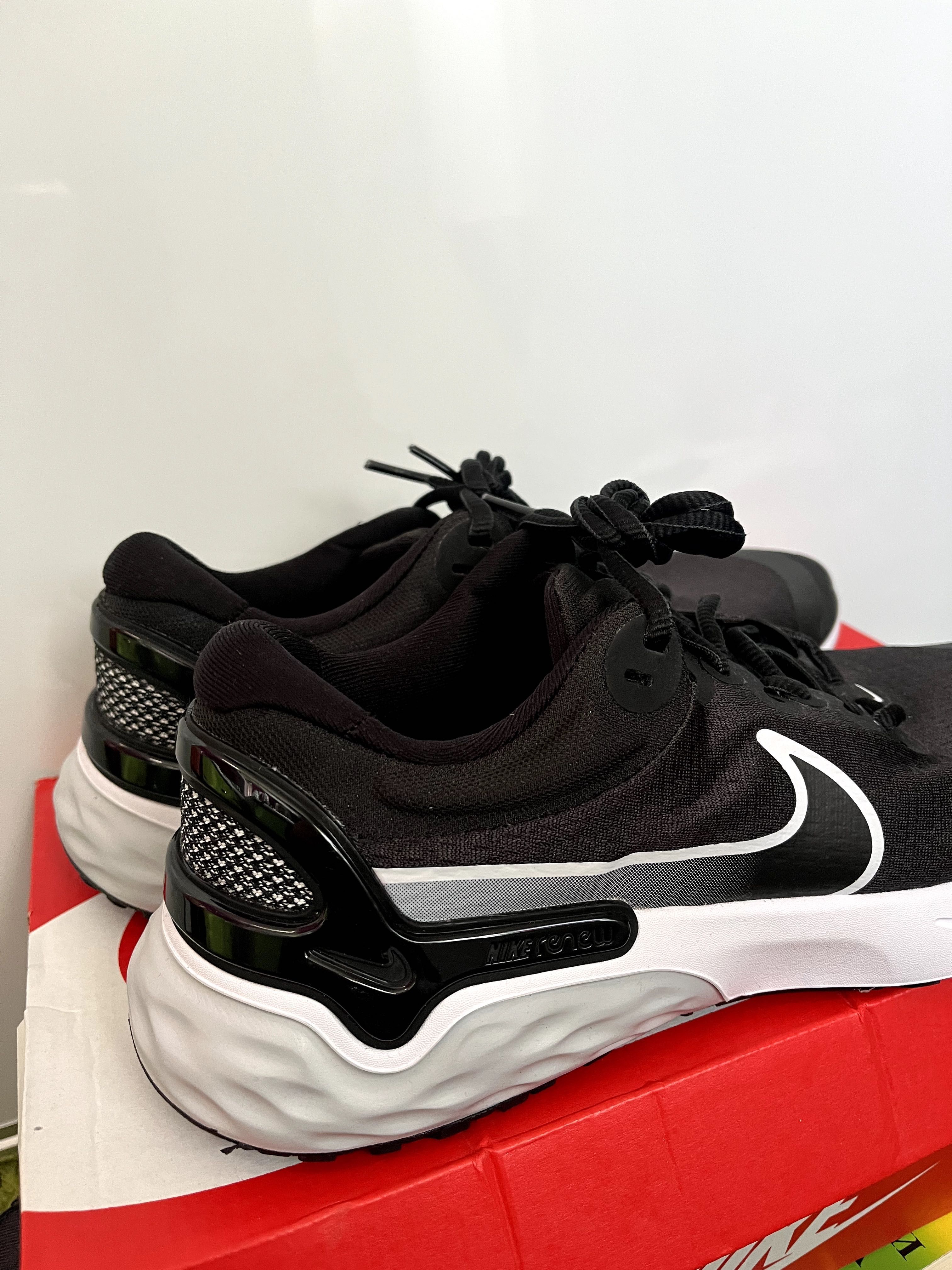 Nike Renew Run 3 Маратонки