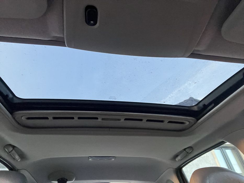 Vand Auto Nissan Almera Tino