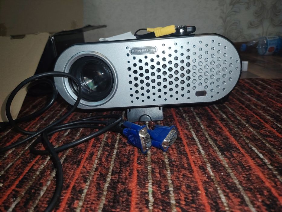 Proektor sotiladi yangi