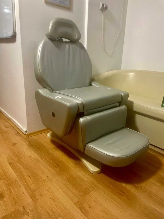 Scaun electric multifuncțional pentru cosmetică