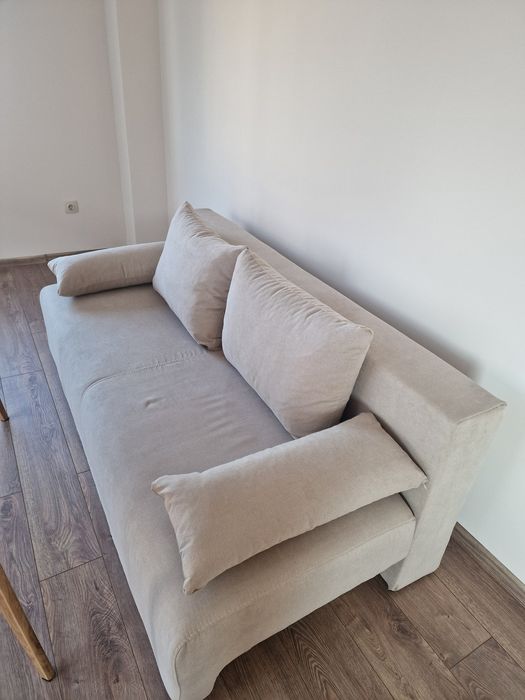 Продавам нов диван