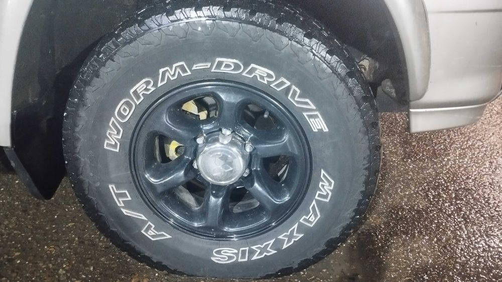 Продам шины б/у Maxxis Worm-Drive, размер 31*10,5" R15
