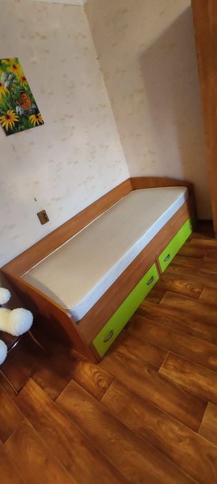 Продам кровать с ортопедическим матрасом