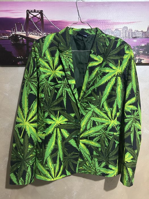 Много екстравагантно сако