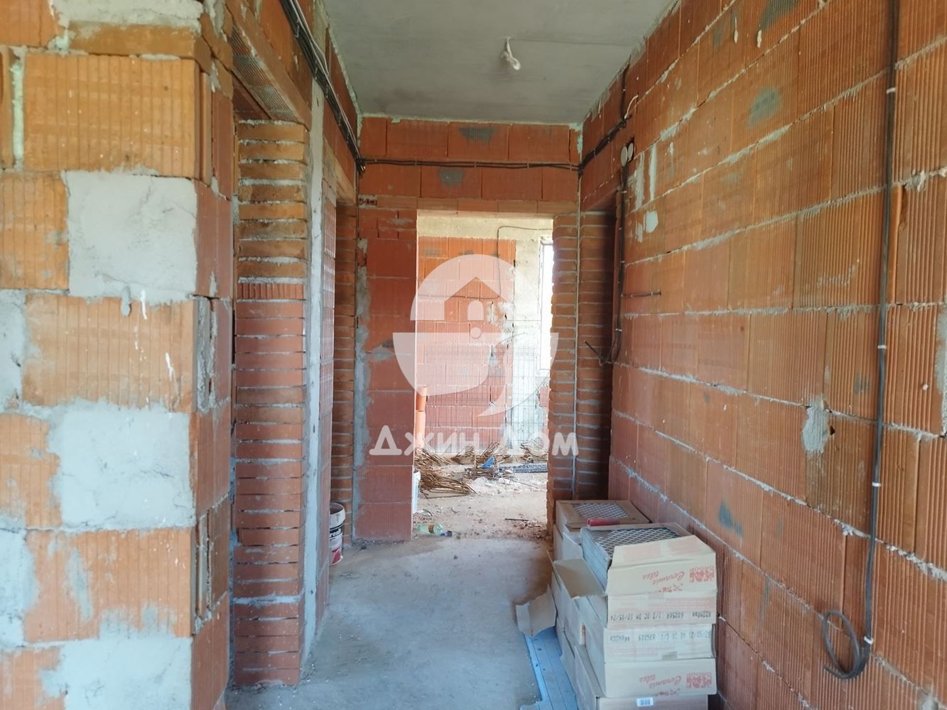 Предлагаме едноетажна къща в с. Горица