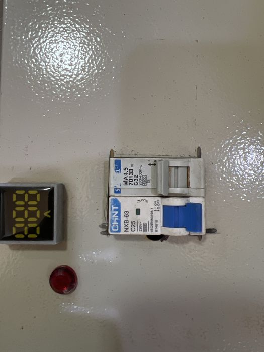 Продам однофазный стабилизатор / напряжение 5кВт б/у в рабочем состоян