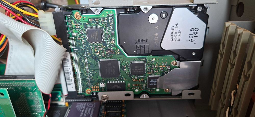 Hard disk Quantum Fireball 2.5GB + CD-ROM Teac