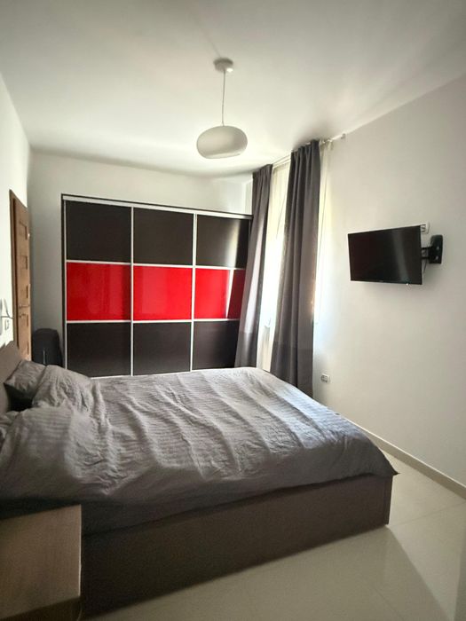 Inchiriez apartament cu loc de parcare subteran