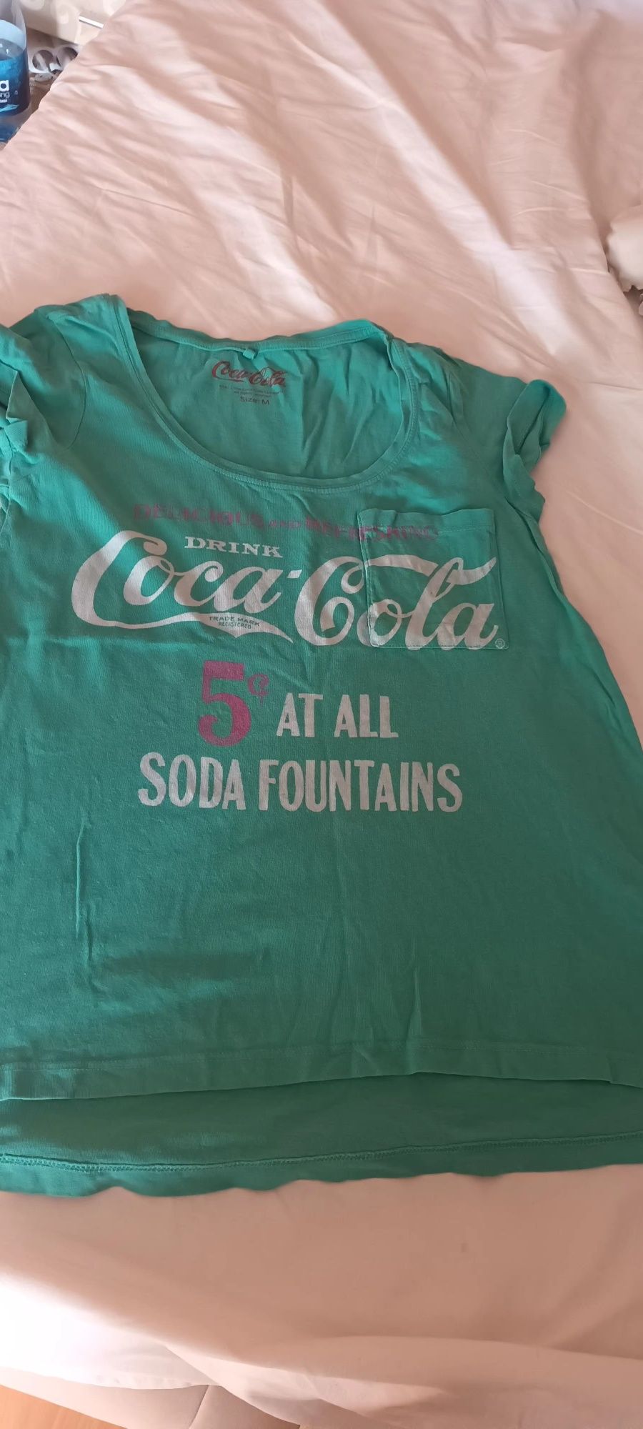Tricou coca cola si 2 perechi pantaloni scurti