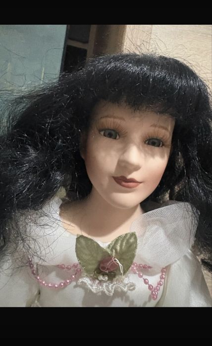 Păpușă de porțelan