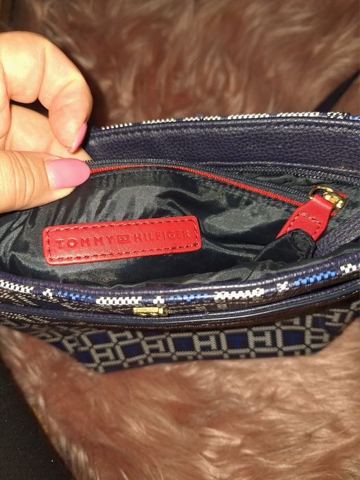 Tommy Hilfiger geanta