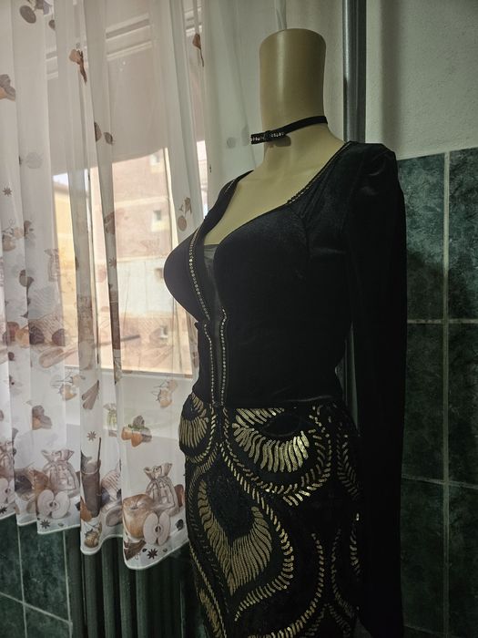 Rochie de seară din catifea si paiete