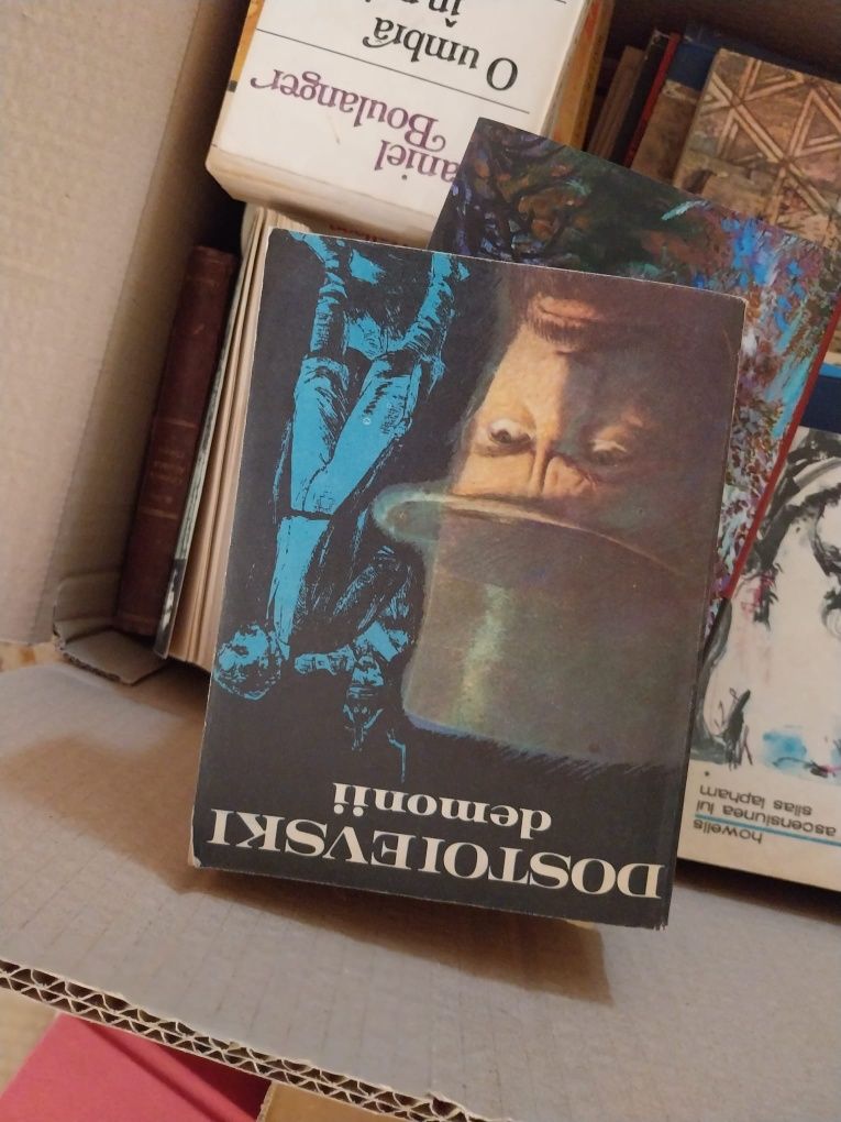 Vând,  donez cărți de literatură beletristică