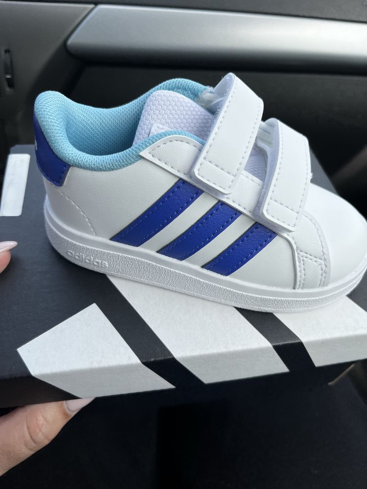 маратонки adidas