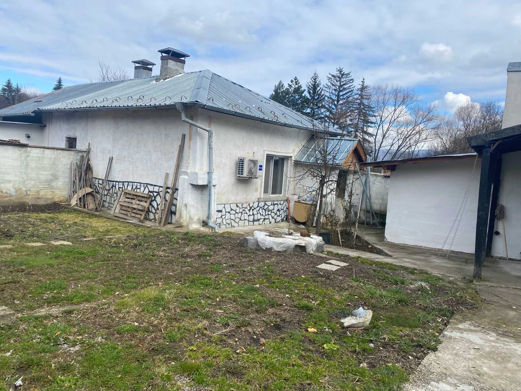 едноетажна къща гр. Перник