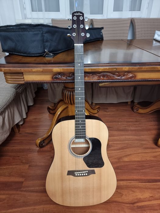 Гитара  6 ти струнная.