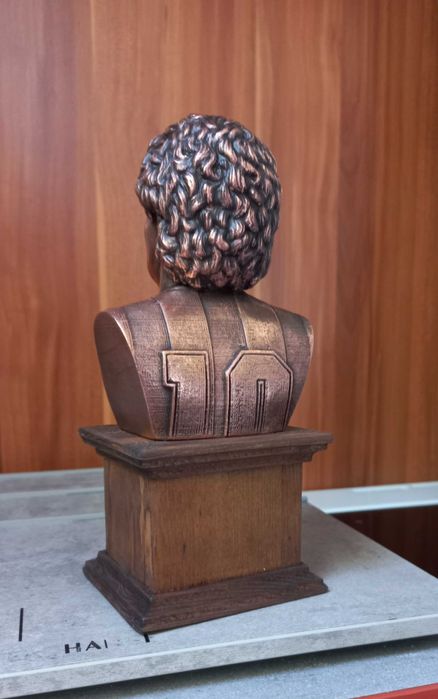 Бюст на Диего Марадона.Медна галванопластика