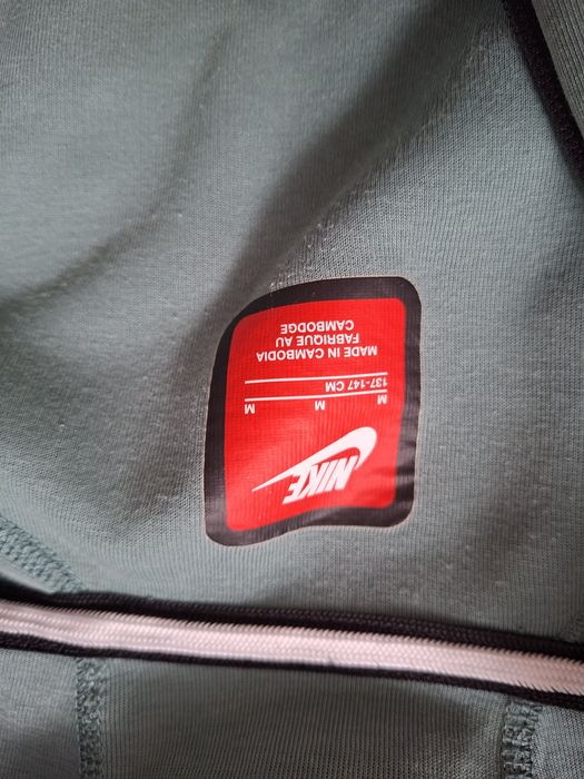 Продавам Продавам два Nike Tech оригинални оригинални Nike Tech – един