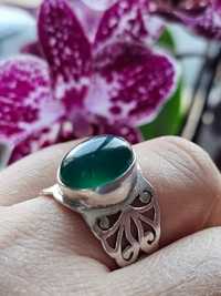 Красив сребърен пръстен с естествен камък