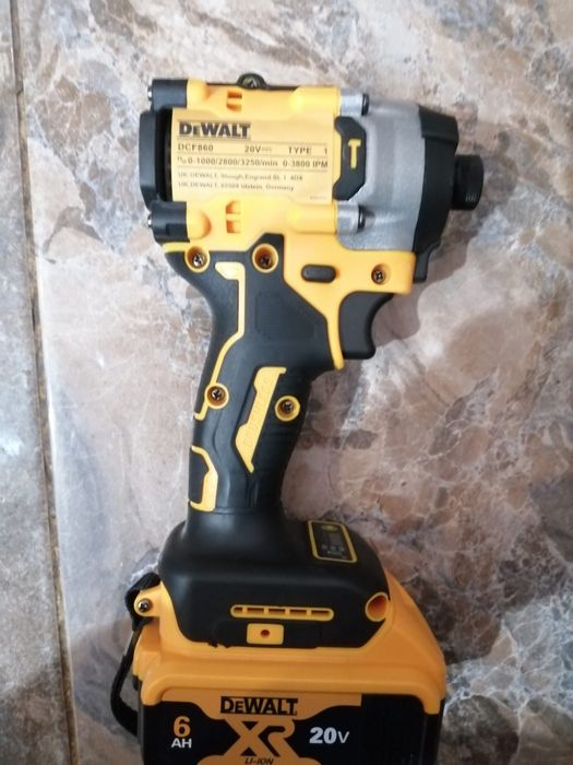 Șurubelniță cu impact dewalt DCF 860 cu baterie de 6 A