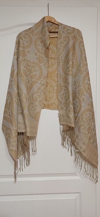 Два броя дамски  шала